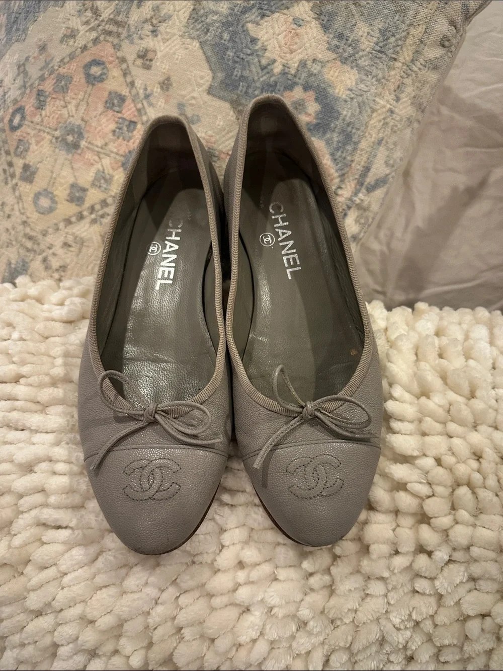 CHANEL Gray Leather Ballet Flats with CC Medallionr size 38
